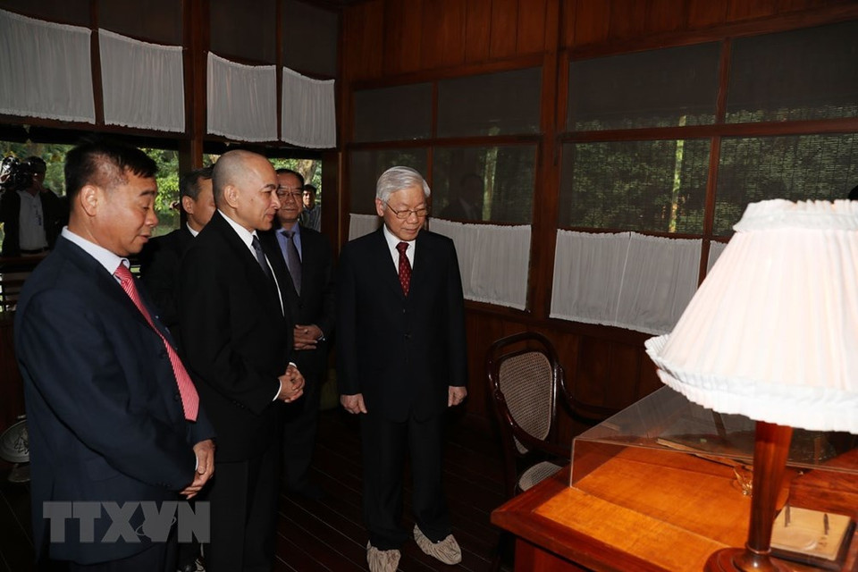  Visitaron las reliquias dedicadas al Presidente Ho Chi Minh en el Palacio Presidencial (Fuente: VNA)