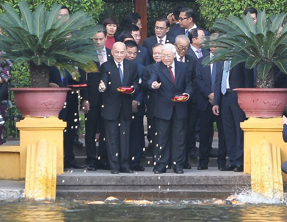  Visitaron las reliquias dedicadas al Presidente Ho Chi Minh en el Palacio Presidencial (Fuente: VNA)