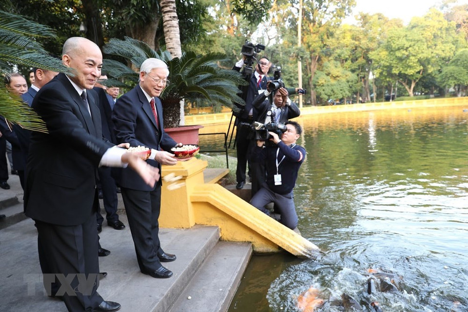  Visitaron las reliquias dedicadas al Presidente Ho Chi Minh en el Palacio Presidencial (Fuente: VNA)