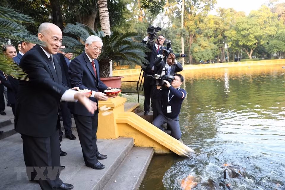  Visitaron las reliquias dedicadas al Presidente Ho Chi Minh en el Palacio Presidencial (Fuente: VNA)