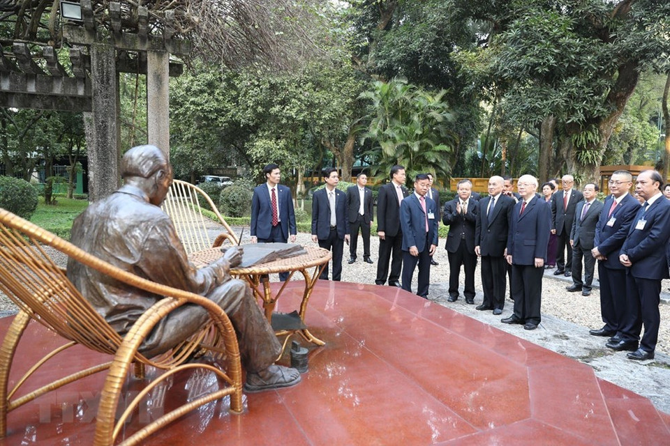  Visitaron las reliquias dedicadas al Presidente Ho Chi Minh en el Palacio Presidencial (Fuente: VNA)