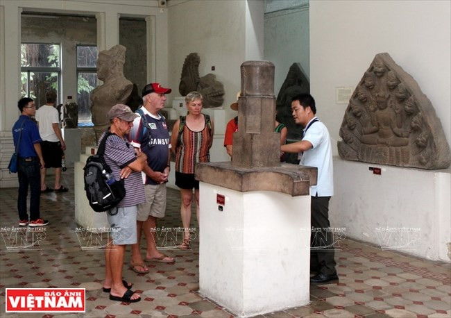Los artículos expuestos se clasifican en las categorías de My Son (el lugar más sagrado del reino de Champa), la reliquia de Tra Kieu y Dong Duong (un centro budista de Champa en la llanura a unos 20 kilómetros al sur de My Son), entre otras. (Fuente: VNA)