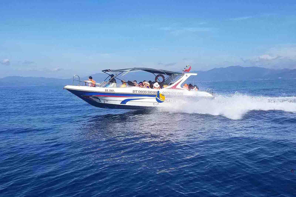 En canoa a Cu Lao Xanh. (Foto: VNA)