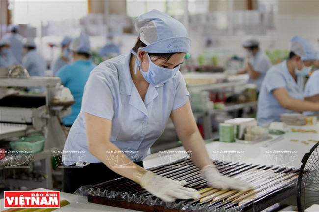 Muchas mujeres de Ben Tre están involucradas en el procesamiento local del coco.