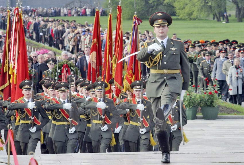 Desfile militar celebra 70 años de Día de la Victoria (9/5/1945-9 / 5/2015). (Foto: Documentación Internacional/VNA)