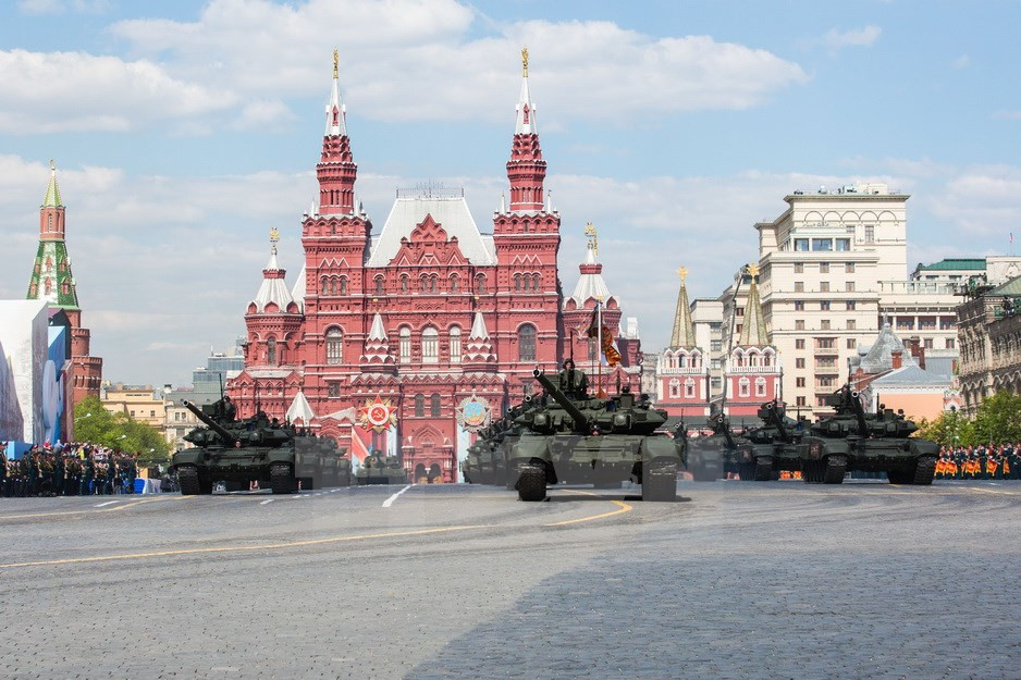  Tanques T-90A de Rusia en la ceremonia del 70 aniversario de la victoria sobre la Alemania nazi en la Segunda Guerra Mundial. (Fuente: Documentación Internacional/VNA)
