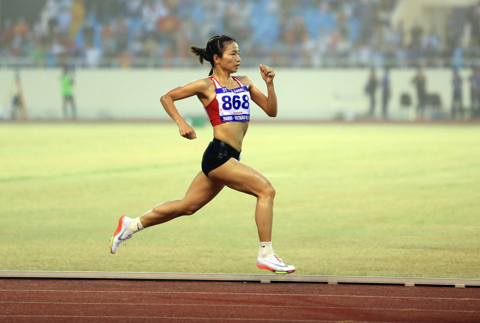 Nguyen Thi Oanh en la carrera de 5000 metros femenino se llevó la medalla de oro con un tiempo de 16 minutos 44 segundos 06 centésimas (Foto: VNA)