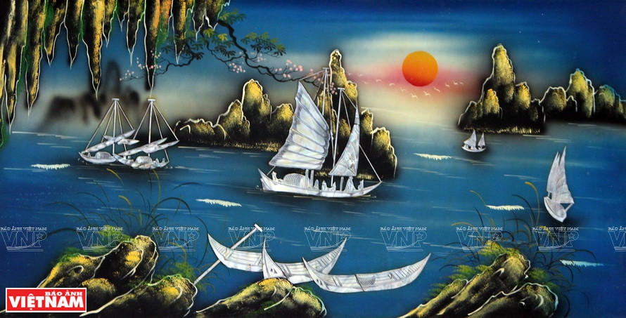 Obra sobre el amanecer en la Bahía de Ha Long (Fuente: VNA)