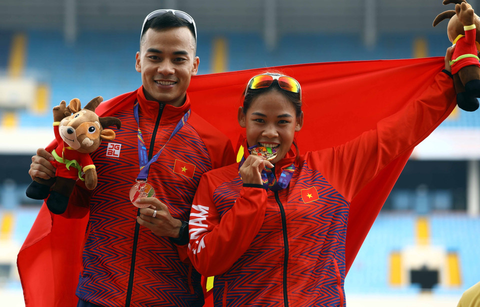 Nguyen Thi Thanh Phuc y su hermano recibieron la medalla de oro y de bronce en los eventos de marcha de 20 kilómetros femenina y masculina, respectivamente (Foto: VNA)