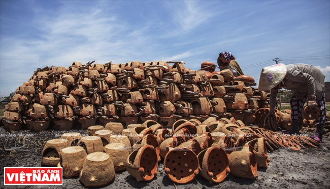  Los objetos son cocidos en grandes cantidades.