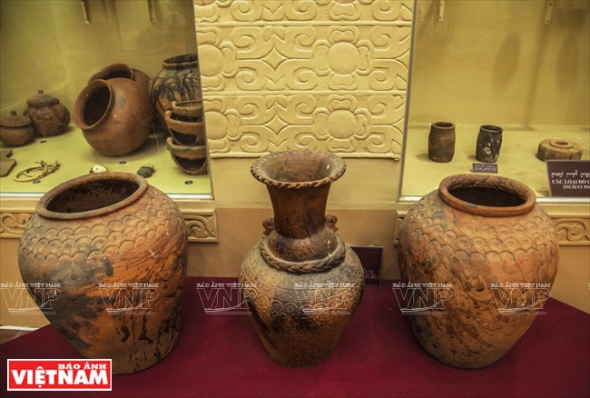 Piezas de cerámica Go son exhibidas en el Centro de la Cultura Cham, en el distrito de Bac Binh, provincia de Binh Thuan.
