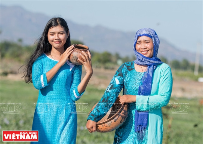  Mujeres Cham y la cerámica Go.