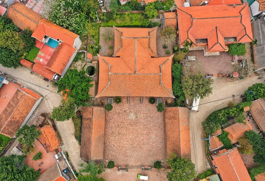 Con una superficie de mil 800 metros cuadrados, el templo ha pasado por varias reparaciones, pero aún conserva la forma arquitectónica y escultórica de principios del siglo XIX. (Foto: VNA)