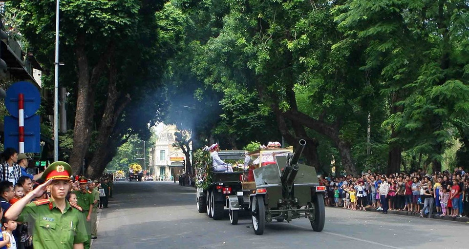Los capitalinos despiden a Do Muoi, exsecretario general del Partido Comunista de Vietnam (Fuente: VNA)