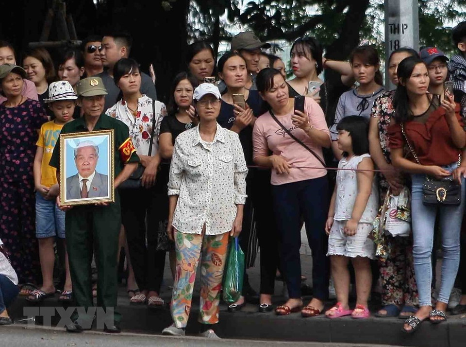 Los capitalinos despiden a Do Muoi, exsecretario general del Partido Comunista de Vietnam (Fuente: VNA)