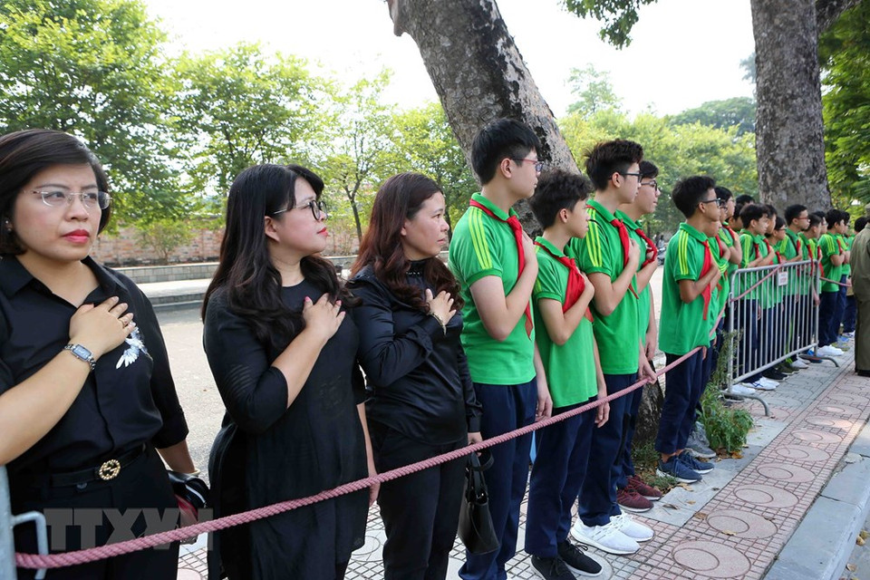 Los capitalinos despiden a Do Muoi, exsecretario general del Partido Comunista de Vietnam (Fuente: VNA)