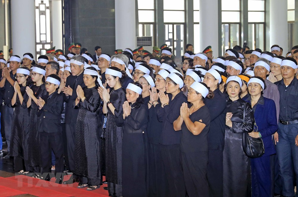 Familares del difunto dirigente partidista en el acto (Fuente: VNA)
