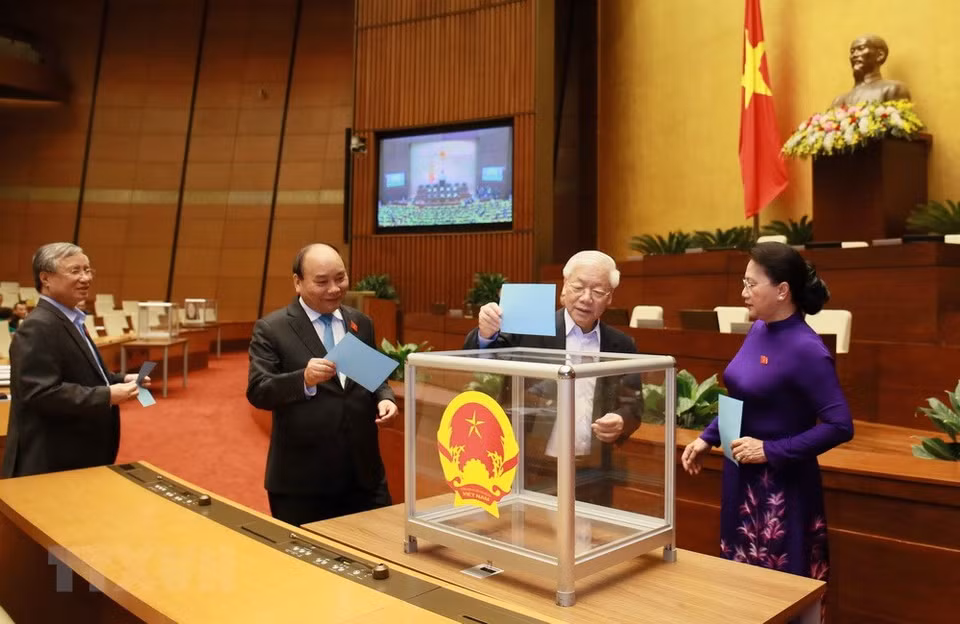 Diputados votan por la designación de Nguyen Manh Hung (Fuente: VNA)