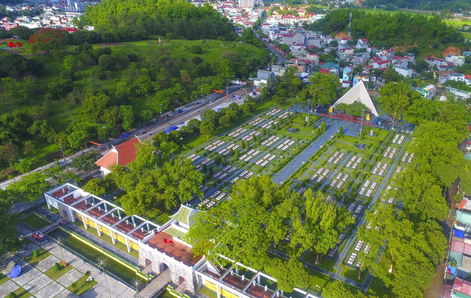 Con una superficie de 3,2 hectáreas, el Cementerio de Mártires A1 tiene nivel nacional y constituye un lugar de descanso de héroes y mártires que se sacrificaron en la batalla de Dien Bien Phu de 1954 (Fuente: VNA)