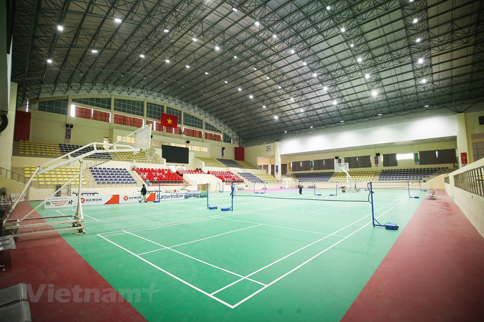 En los últimos días se aceleró la restauración del gimnasio de Hoai Duc para garantizar la organización con éxito de las competencias de kurash y judo correspondientes a los XXXI Juegos Deportivos del Sudeste Asiático (SEA Games 31). Las luchas de kurash acontecerán del 10 al 11 de mayo, mientras que las de Judo se llevarán a cabo del 18 al 22 del mismo mes. Hanoi albergará las competencias de 18 deportes en 15 lugares. Los SEA Games 31, con el lema "Por un Sudeste Asiático más fuerte", ocurrirán del 12 al 23 de mayo en Hanoi y 11 localidades cercanas, y contarán con 40 disciplinas, de las cuales 36 fueron aprobadas por el Comité Directivo Nacional para los Juegos Deportivos regionales. (Foto: Vietnam+)