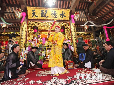 UNESCO incluyó en mayo pasado las “obras literarias en arquitectura real de la ciudad imperial de Hue” y “grabados en madera de la escuela Phuc Giang” en el Programa Memoria del Mundo para Asia-Pacífico. En diciembre, la práctica del Culto a las Madres Diosas fue declarada patrimonio cultural intangible de la humanidad (Fuente:VNA)