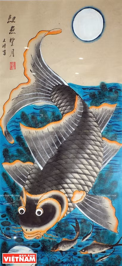La pintura "Carpas contemplan la luna", en papel. (Foto: Revista Vietnam)
