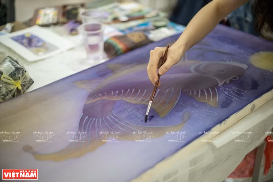 Recrean una pintura de Hang Trong en seda. (Foto: Revista Vietnam)
