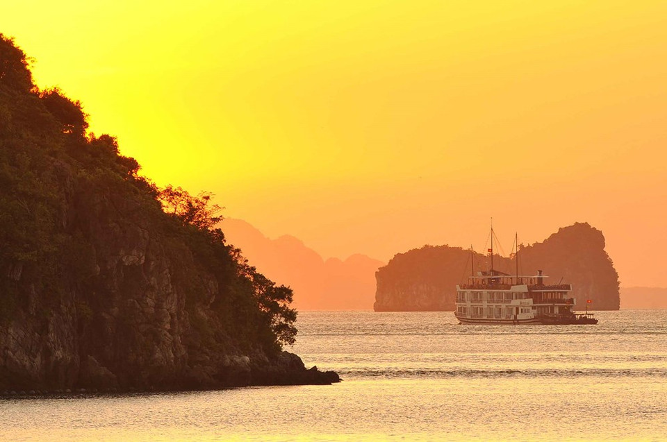 La bahía de Ha Long al amanecer (Fuente: VNA)