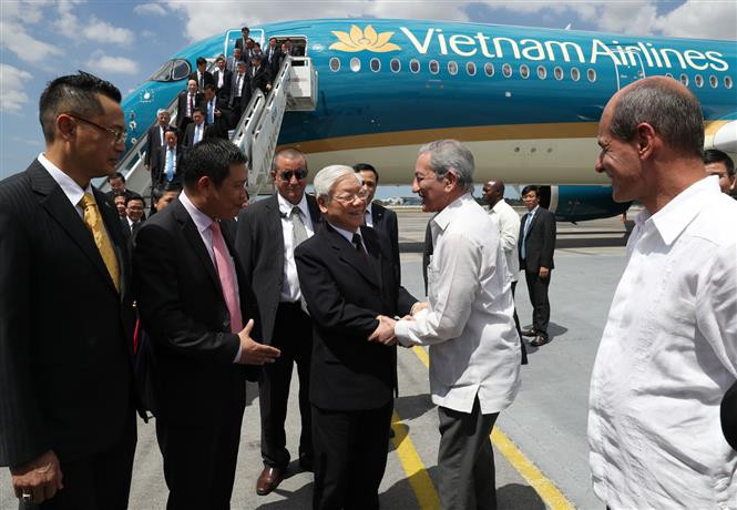 El Secretario General del Partido Comunista de Vietnam, Nguyen Phu Trong, llegó al aeropuerto internacional José Martí, en La Habana, para iniciar una visita estatal a Cuba (Fuente: VNA)