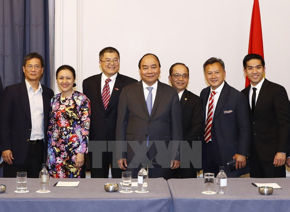 El premier Nguyen Xuan Phuc visita la misión vietnamita ante la ONU (Fuente: VNA)
