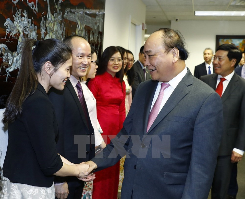 El premier Nguyen Xuan Phuc visita la misión vietnamita ante la ONU (Fuente: VNA)