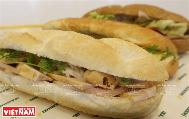 Gracias a su propia tostadora, iBanhmi puede controlar complemente la calidad así como las normas higiénicas. (Fuente: VNA)