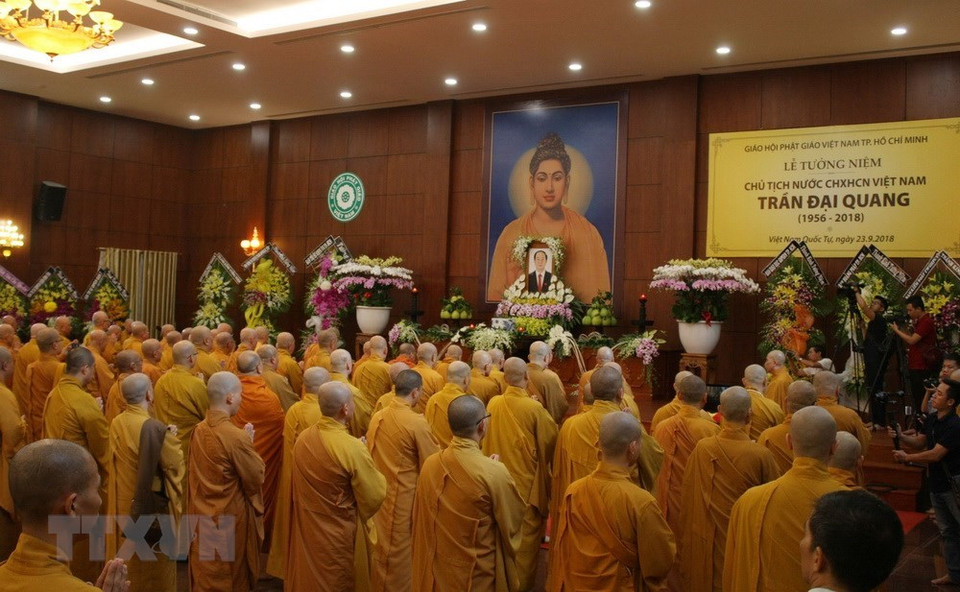 La Sangha Budista de Vietnam en Ciudad Ho Chi Minh celebró una ceremonia en la pagoda Quoc Tu para rendir tributo al presidente Tran Dai Quang. (Foto: VNA)