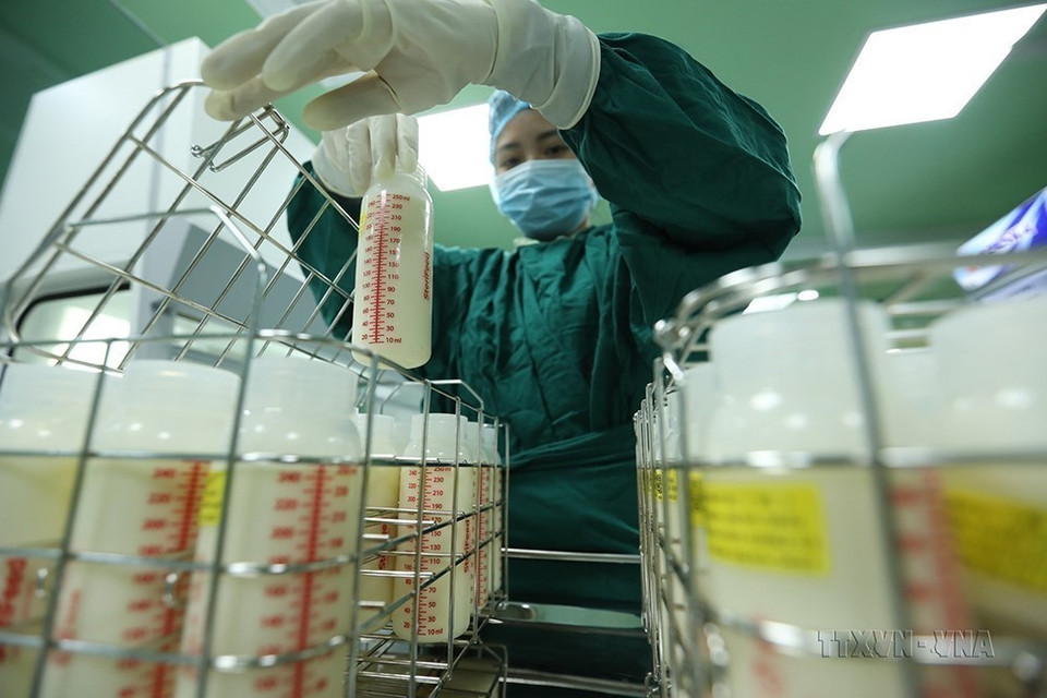 En septiembre de 2020, el Hospital del distrito de Thu Duc, en Ciudad Ho Chi Minh, realizó con éxito una cirugía de derivación coronaria sin usar una máquina de circulación extracorpórea artificial para un paciente masculino de 60 años. Esta es una de las cirugías cardíacas de primer nivel realizadas solo en los principales centros cardiovasculares en Vietnam y en todo el mundo. (Foto: VNA)