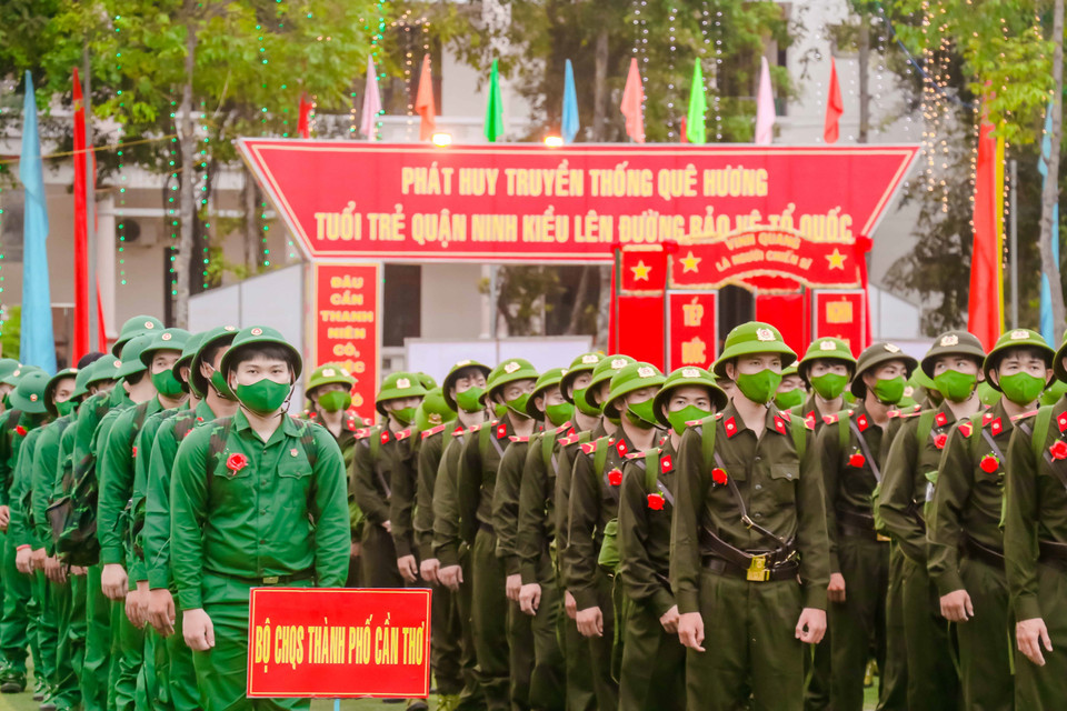 Ceremonia de recibimiento de soldados en el distrito de Ninh Kieu, en la ciudad sureña de Can Tho (Foto: VNA)