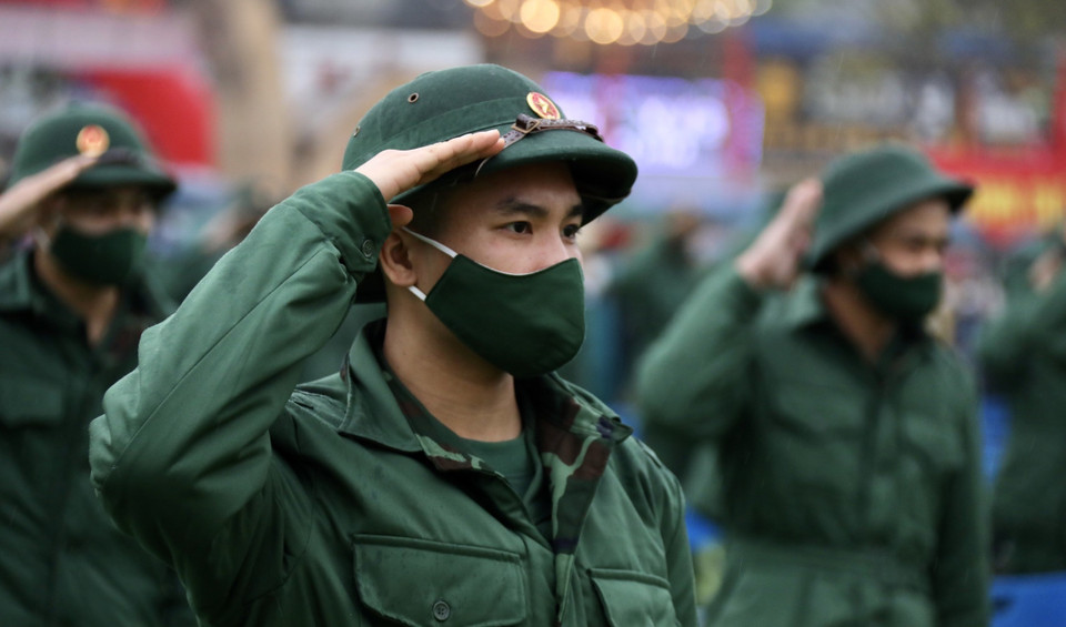 Los reclutas en el distrito de Ba Vi, en Hanoi, se alistan en el ejército (Foto: VNA)