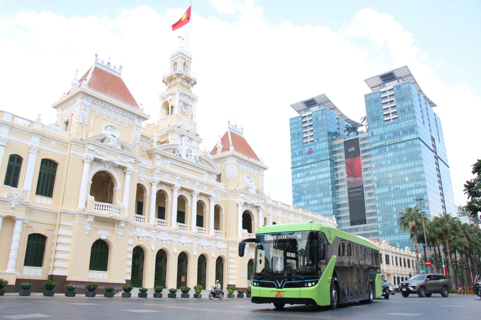 Prueba piloto de autobús eléctrico en Ciudad Ho Chi Minh en diciembre de 2021 (Foto: VNA)