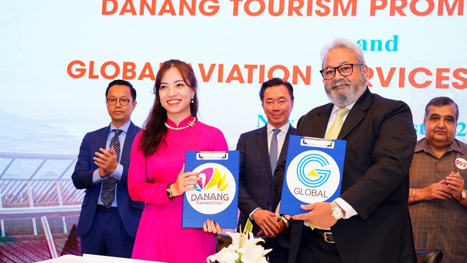 Según anunció Vietjet, la aerolínea también iniciará nuevos servicios que conectarán la isla turística sureña de Phu Quoc con dos ciudades indias de Mumbai y Nueva Delhi, a partir del 8 y 9 de septiembre, con tres o cuatro vuelos por semana. Vietjet, conocida por sus valores fundamentales de "seguridad, felicidad, asequibilidad y puntualidad", destaca como la primera aerolínea en Vietnam que ofrece tarifas de boletos flexibles y económicos, además de servicios diversificados para satisfacer las demandas de los clientes. Esta entidad transportista es miembro de pleno derecho de la Asociación de Transporte Aéreo Internacional (IATA), y obtuvo el certificado de la Auditoría de Seguridad Operativa (IOSA). La empresa fue nombrada “Mejor aerolínea de bajo costo” durante el período 2018-2019. Recibió también el año pasado la clasificación más alta en seguridad, con siete estrellas, conferida por el sitio web AirlineRatings.com. (Fuente: Vietnamplus)