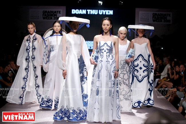 El diseño integra la colección "Fragancia de Vietnam", inspirado en los productos de cerámica tradicional de Chu Dau. (Fuente: VNA)