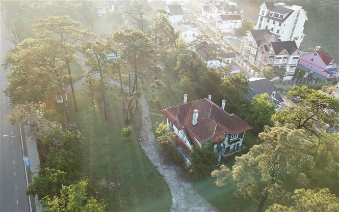 Actualmente, se puede ver una serie de villas con arquitectura francesa antigua en esa ciudad montañosa. (Foto: VNA)