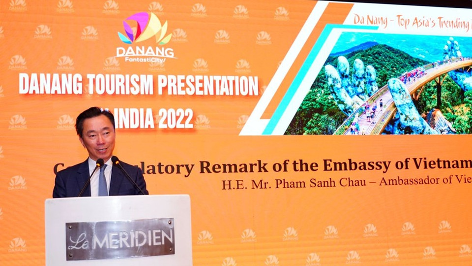  Durante el acto inaugural del programa, el embajador de Vietnam en la India, Pham Sanh Chau, explicó informaciones a los visitantes sobre los productos y servicios, especialmente los paquetes de viajes relativos al turismo MICE (Reuniones, Incentivos, Convenciones y Exhibiciones) y turismo de bodas de la ciudad vietnamita de Da Nang, con la esperanza de preparar las actividades de intercambio en la industria del ocio de las dos naciones en el futuro próximo. Según Sanh Chau, la atracción de Vietnam al mercado indio se puede ver en el aumento 24 veces del número promedio de visas emitidas diariamente, quiere decir desde 250 por día a seis mil hasta el momento. (Fuente: Vietnamplus)