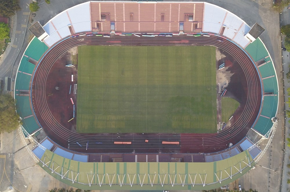 El alto compromiso deportivo hizo que la compañía de electricidad de la provincia norteña de Phu Tho invirtiera más de 373 mil dólares para mejorar el sistema eléctrico e implementar planes de respaldo con el fin de garantizar el suministro de energía para los partidos de fútbol masculino en los SEA Games 31. La ceremonia de inauguración de los XXXI Juegos Deportivos del Sudeste Asiático (SEA Games 31) tendrá lugar el 12 de mayo próximo en Hanoi, y promete mostrar al público nacional y amigos internacionales hermosas imágenes de la cultura y pueblo vietnamitas con el lema "Por un Sudeste Asiático más fuerte". En esta ocasión, la canción oficial de los SEA Games 31 titulada "Vamos a brillar" o "Let's shine" (en inglés) del músico Huy Tuan se interpretará en vivo. (Fuente:Vietnamplus)