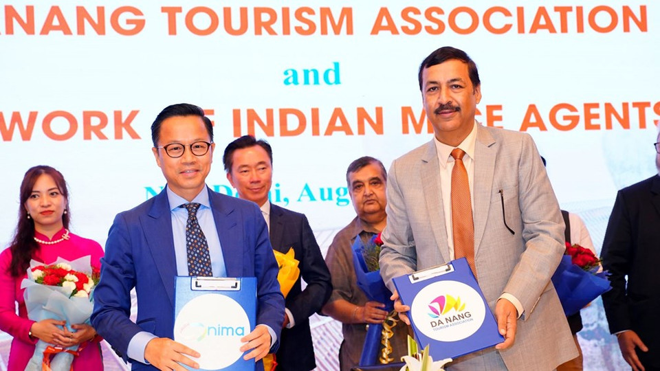 En correspondencia con la orientación de desarrollar el segmento MICE, la Asociación de Turismo de la ciudad central vietnamita de Da Nang firmó un contrato con la Red India de agencias de viajes de MICE (NIMA), a fin de atraer a más viajeros a la urbe. En el contexto en que el mercado turístico de Vietnam está reactivándose hacia la apertura completa, numerosas localidades y empresas identifican al desarrollo del turismo MICE como una práctica clave en el crecimiento de la industria sin humo. El turismo MICE de Vietnam logró prestigiosos galardones en los premios World MICE Awards 2021, a saber: "Mejor Destino MICE de Asia" - Ciudad Ho Chi Minh, "Mejor Hotel Incentivo de Asia" - Sheraton Grand Danang Resort, en la ciudad de Da Nang y "Mejor Aerolínea MICE de Asia" - Vietnam Airlines. (Fuente: Vietnamplus)