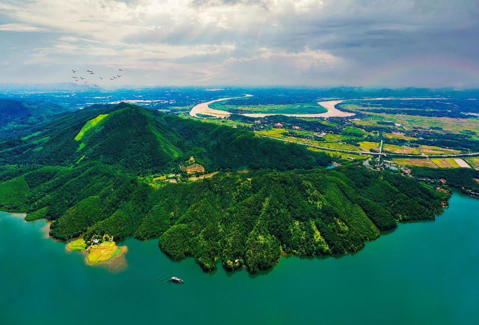 El encantador paisaje de la isla de Van Hoi, un potencial destino turístico del distrito de Tran Yen. (Foto: VNA)