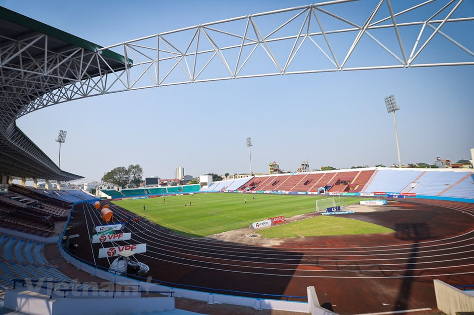 Según el Comité Popular de la provincia, el estadio de Viet Tri ha completado más del 90 por ciento de los trabajos de reparación de las categorías, con vistas a dar mejores servicios a las competencias de fútbol en los SEA Games 31, especialmente en el contexto de que la selección nacional de sub-23 es el campeón actual y necesita defender ese título. En los últimos tiempos, el entrenador de la selección de fútbol sub-23 de Vietnam, Park Hang-seo, y sus discípulos han continuado entrenando en el complejo de la provincia norteña de Phu Tho, con la determinación de ganar el máximo galardón de los XXXI Juegos Deportivos del Sudeste Asiático (SEA Games 31). (Fuente:Vietnamplus)