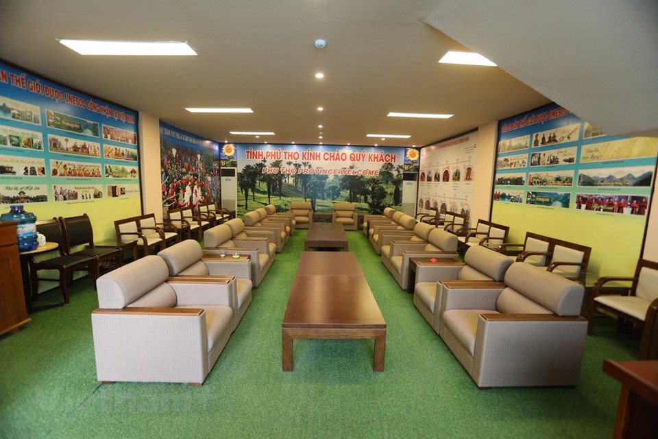 Con el propósito de crear condiciones favorables para las actividades, la provincia norvietnamita de Phu Tho ha mejorado el sistema de luces, céspedes, asientos en las gradas, salas de VIP y de recepción de delegados, entre otros. Esta vez, el técnico sudcoreano Park Hang-seo deposita su confianza en los tres veteranos, incluidos Hung Dung, Hoang Duc y Tien Linh, quienes pueden decidir o brindar resultados positivos a la selección nacional y, entre ellos, Hoang Duc puede ser el arma secreta de Park Hang-seo pues se trata del jugador al cual el entrenador le asignó el rol principal, porque ha marcado goles en muchos torneos importantes y obtuvo el Balón de Oro de Vietnam en 2021. (Fuente:Vietnamplus) 