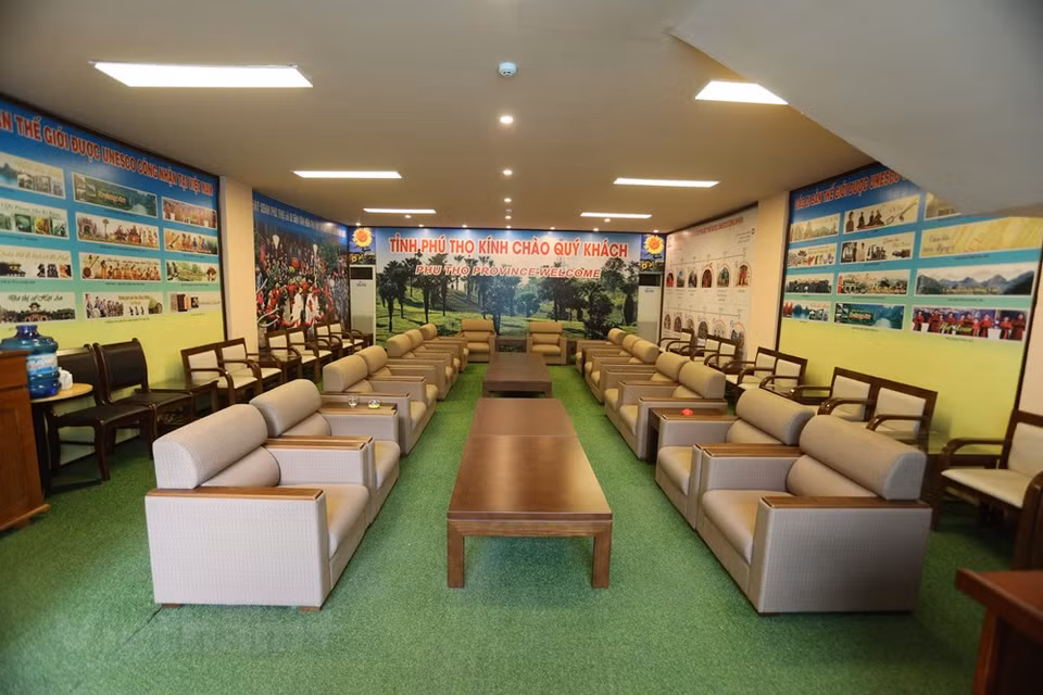 Con el propósito de crear condiciones favorables para las actividades, la provincia norvietnamita de Phu Tho ha mejorado el sistema de luces, céspedes, asientos en las gradas, salas de VIP y de recepción de delegados, entre otros. Esta vez, el técnico sudcoreano Park Hang-seo deposita su confianza en los tres veteranos, incluidos Hung Dung, Hoang Duc y Tien Linh, quienes pueden decidir o brindar resultados positivos a la selección nacional y, entre ellos, Hoang Duc puede ser el arma secreta de Park Hang-seo pues se trata del jugador al cual el entrenador le asignó el rol principal, porque ha marcado goles en muchos torneos importantes y obtuvo el Balón de Oro de Vietnam en 2021. (Fuente:Vietnamplus) 