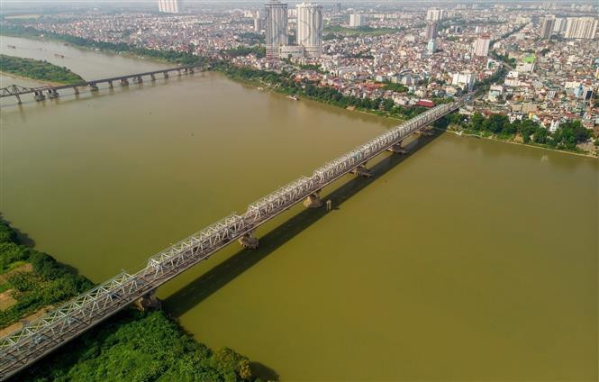 El puente Chuong Duong tiene una longitud de mil 230 metros y cuenta con cuatro carriles. (Fuente: VNA)
