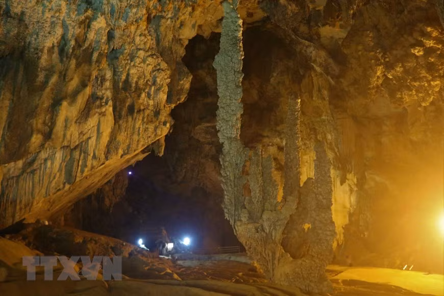 La cueva de Nguom Ngao en el pueblo de Gun, del distrito de Trung Khanh, en la provincia norvietnamita de Cao Bang, es considerada una de las cuevas más hermosas de Vietnam. (Foto: VNA)