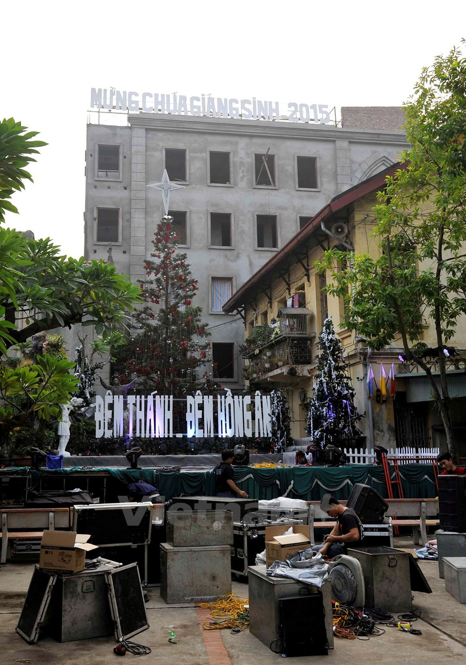 Preperan el escenario para la Nochebuena (Fuente; VNA)